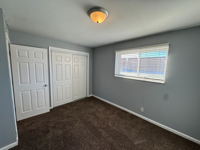 Building Photo - Warren Park 2 Bedroom Apartment