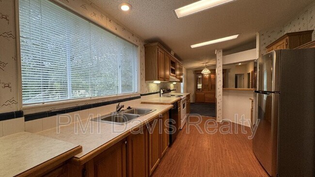Building Photo - 149 Aster Ave
