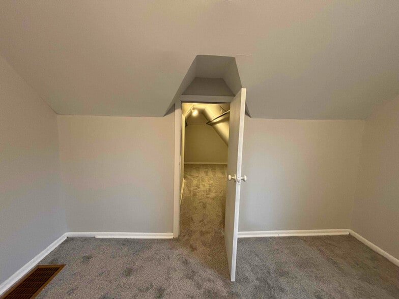 Building Photo - 2804 Lowry Ave N