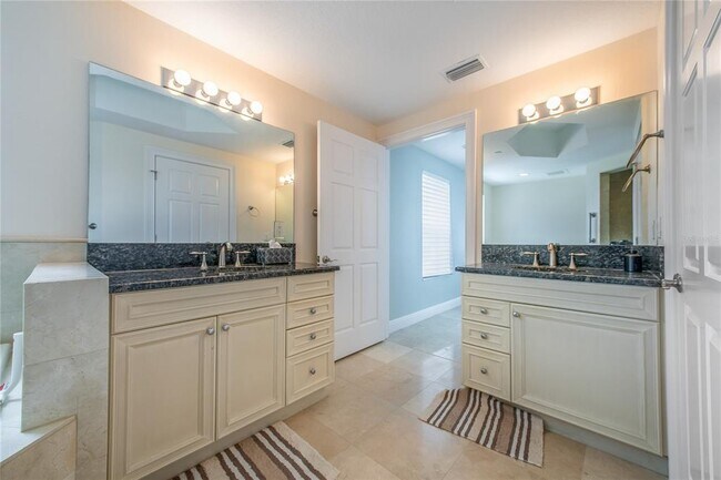 Building Photo - 15 Somerset St