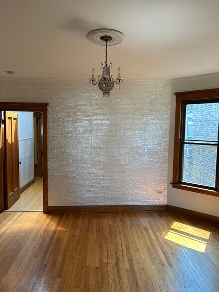 Primary Photo - 2113 N Springfield Ave