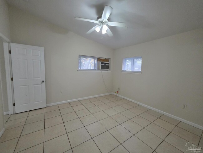 Building Photo - 604 N 70th Ave