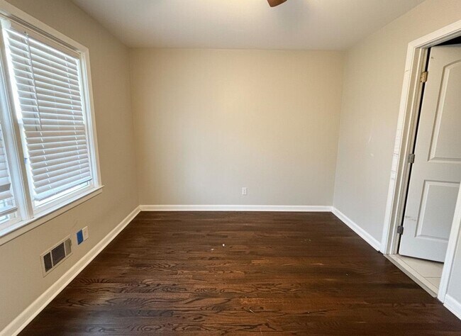 Building Photo - Charming 3BR Condo in Atlanta