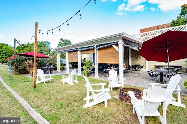 Building Photo - 8815 Surrey Ct