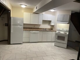 Building Photo - 3102 Alpine Dr