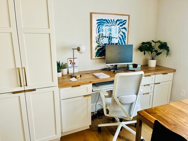 Building Photo - 10 Ware St