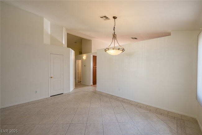 Building Photo - 682 Ladywood Ln