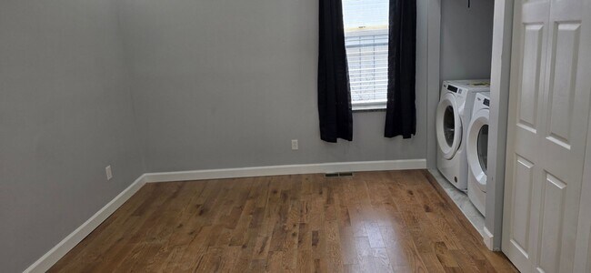 Building Photo - Beautifully Rehabbed Condo with Charm-Pool...