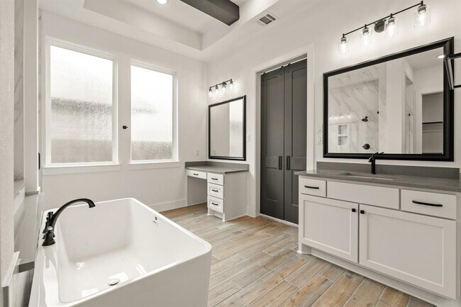 Building Photo - 32707 Fly Fish Wy