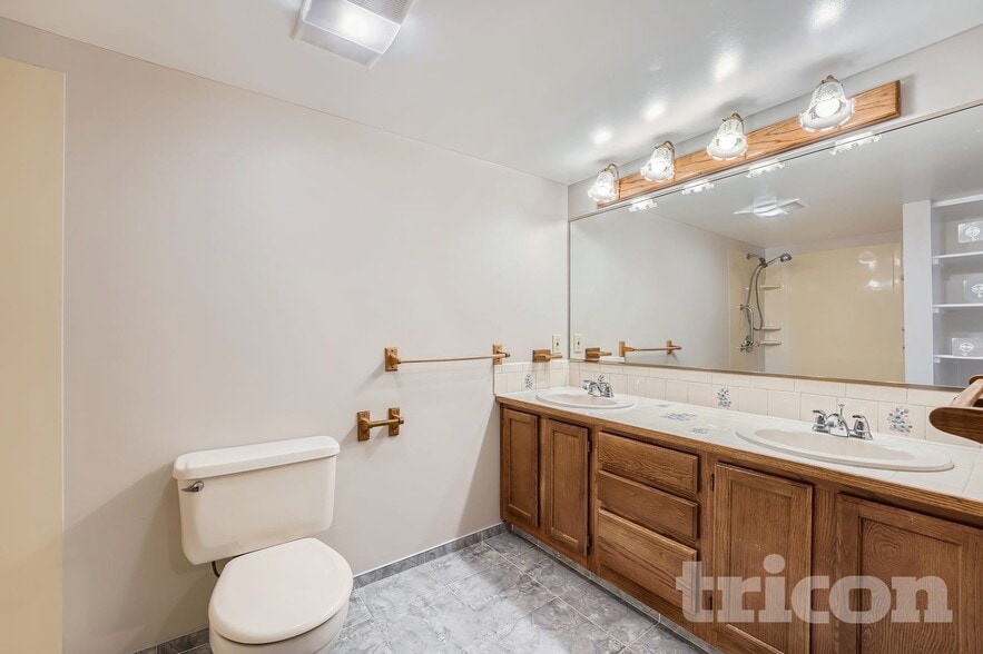 Building Photo - 8495 W 78th Cir