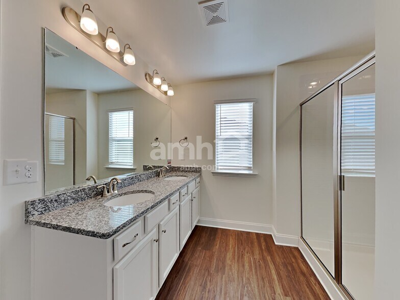 Building Photo - 183 Larragan Dr