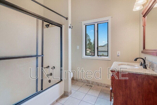 Building Photo - 4154 E Broken Rock Loop