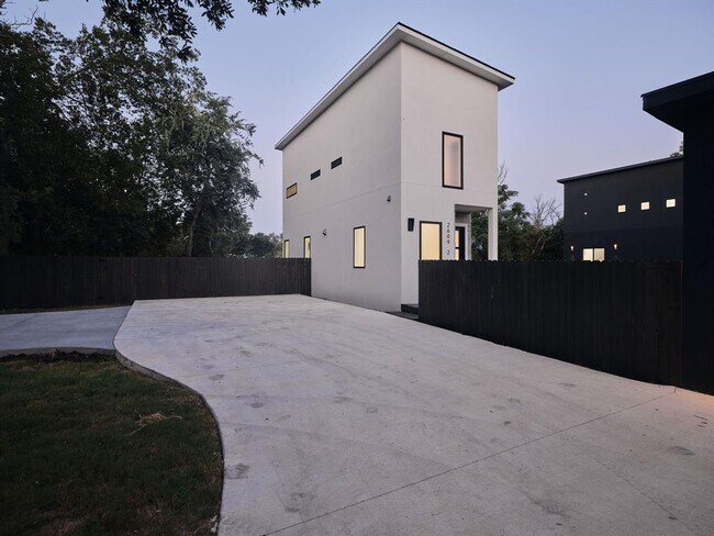 Primary Photo - 2609 Davis Ln