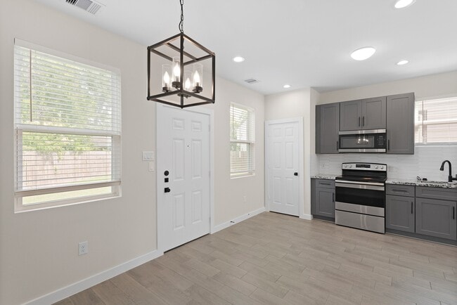 Building Photo - 5544 Shreveport Blvd