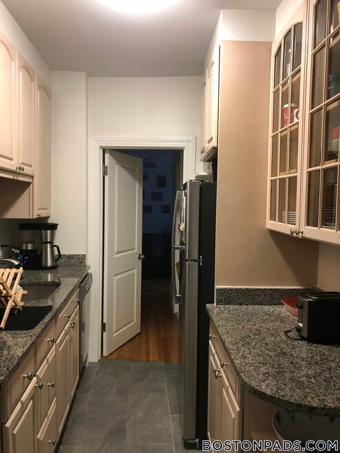 Building Photo - 62 W Cedar St