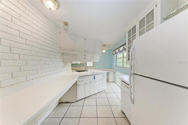 Building Photo - 1827 Alta Vista St