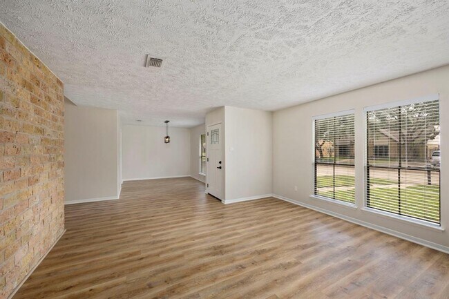 Building Photo - 21402 Park York Dr