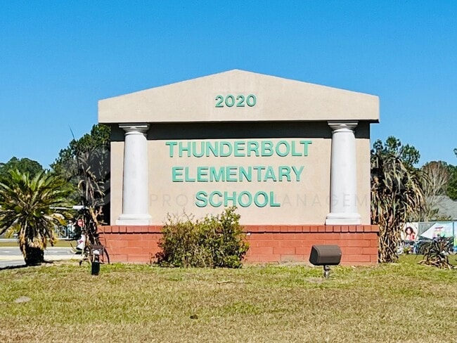 Building Photo - Beautiful 2BR Townhome in Amenity-Rich Fleming Island Community!!