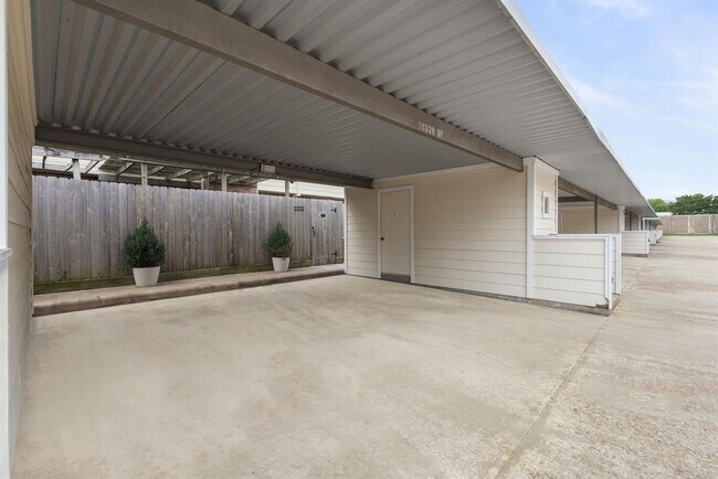Building Photo - 10328 Briar Forest Dr