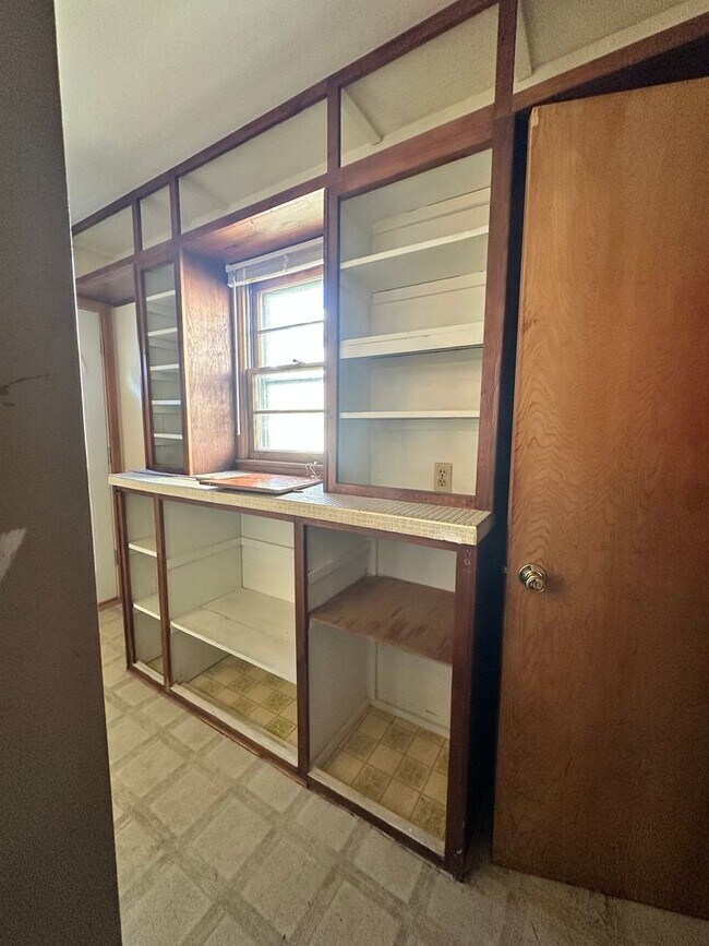 Building Photo - 2-3 bedroom, 1 bath, 1 car garage home for rent