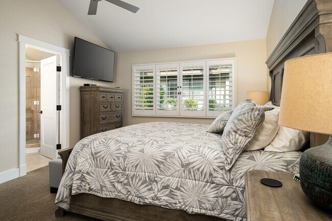 Building Photo - 321 Bouquet Canyon Dr