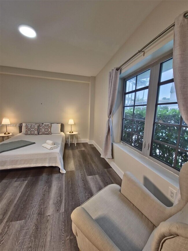 Building Photo - 435 21st St