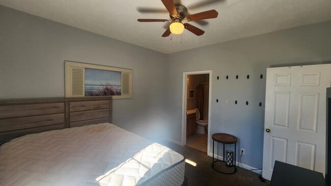 Building Photo - 476 River Oaks Dr