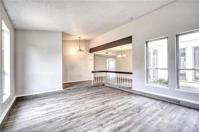 Building Photo - Large single story home in Bedford