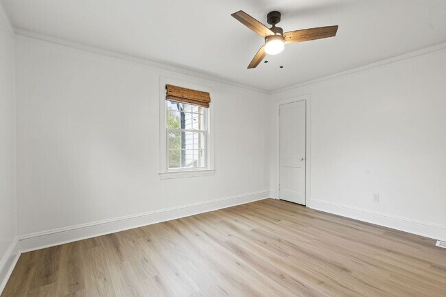 Building Photo - Nicely maintained 3 Bed, 1 Bath Single-Level Home with Bonus Sunroom ($1400/mo base rent***)