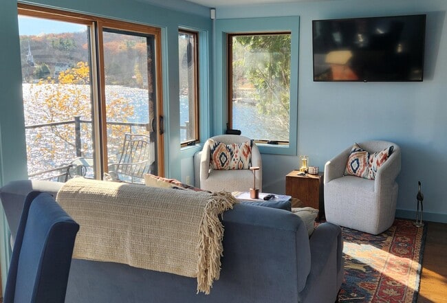 Building Photo - 44 W Shore Rd