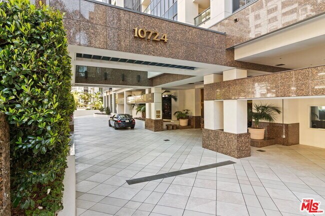 Building Photo - 10724 Wilshire Blvd