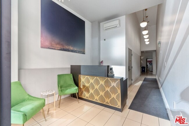 Building Photo - 416 S Spring St