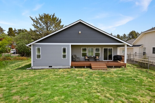Building Photo - 571 Puffin Ave NE