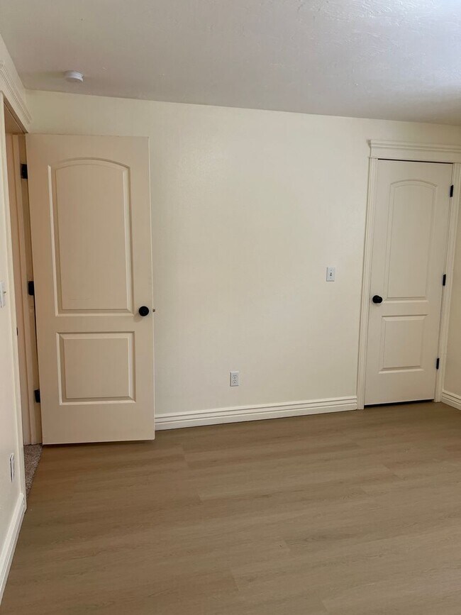 Building Photo - Stunning 5-Bed, 3.5-Bath Twin Home on the Rexburg Hill | Flexible Lease Options Available!