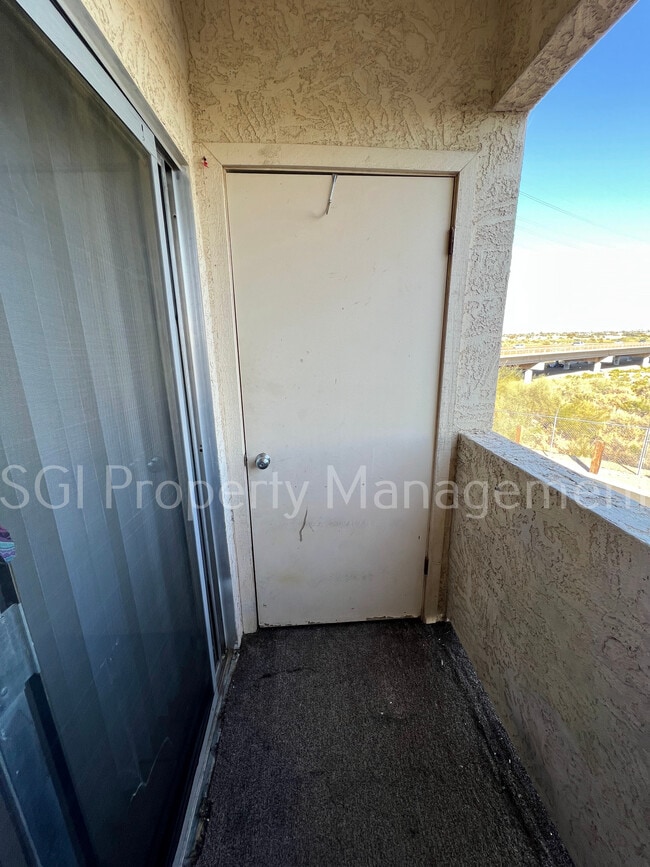 Building Photo - 12123 W Bell Rd