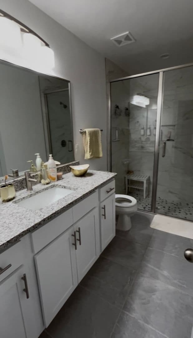 Building Photo - Spacious four bedroom home in the desirable Northeast Heights