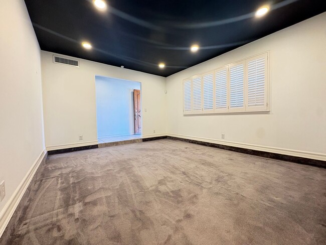 Building Photo - Home for rent on the Westside