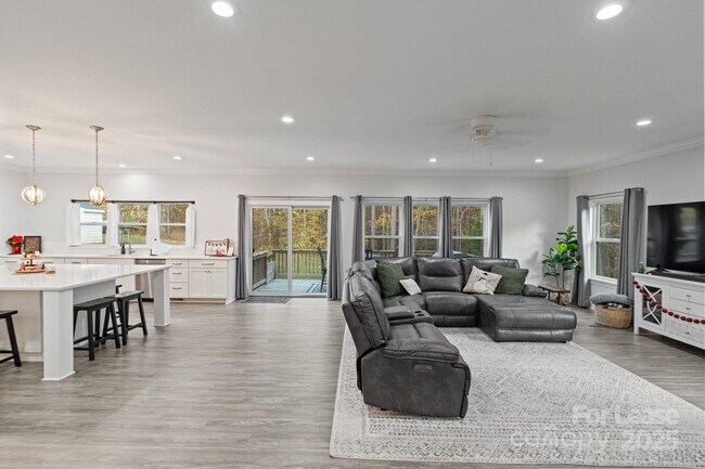 Building Photo - 122 Rutan Ct