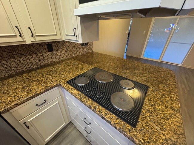 Building Photo - 550 E N 19th St