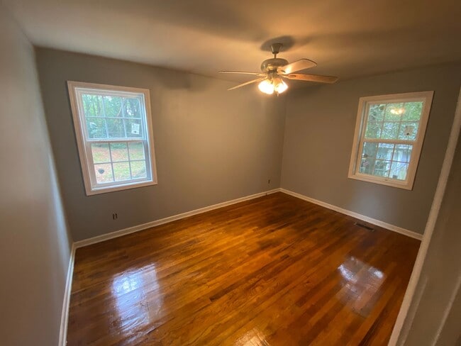 Building Photo - 2Br Hardwoods