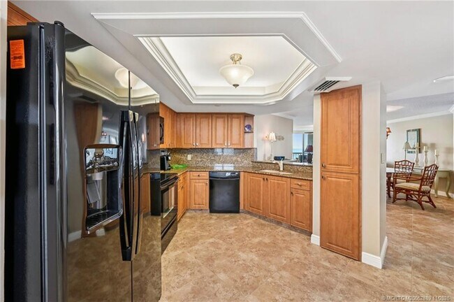 Building Photo - 8880 S Ocean Dr