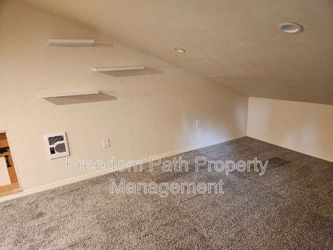 Building Photo - 20 Lilac Ln