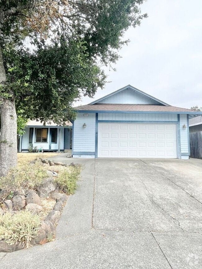 Building Photo - Welcome to this charming single-story home...