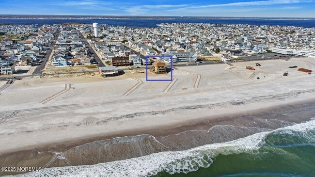 Building Photo - 1926 Oceanfront