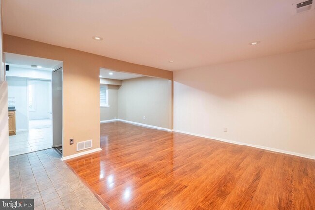 Building Photo - 3338 Carroll Ct
