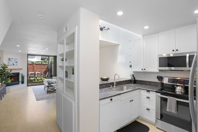 Building Photo - 3054 Rue D’Orleans