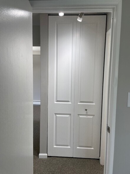 Building Photo - 5310 N Chester Ave