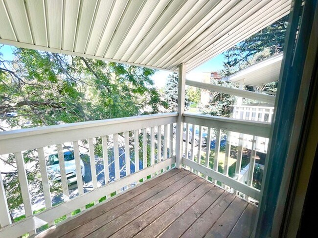 Building Photo - 2-Bedroom in Woodside Condos