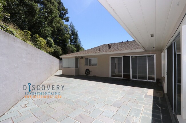 Building Photo - Piedmont Mid-Century 5 Bedroom 4.5 Bathroo...