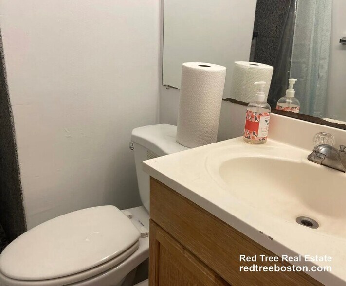 Building Photo - 210 Hemenway St